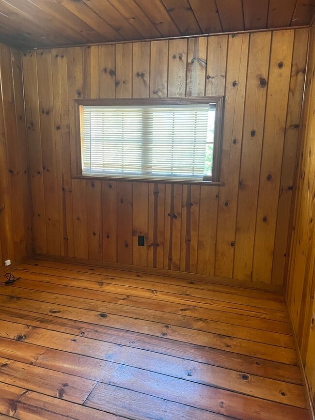 Building Photo - River Pines Home