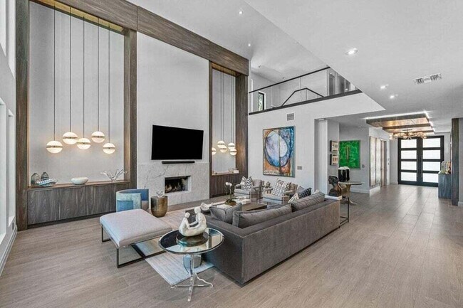 Building Photo - 250 NE Mizner Blvd