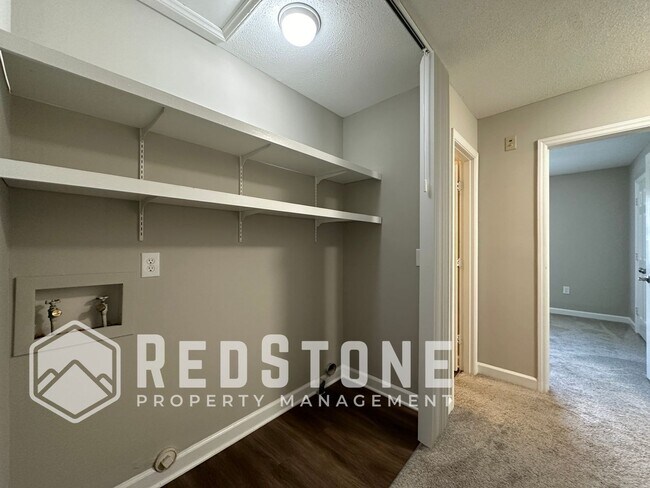 Building Photo - 727 S Broad St