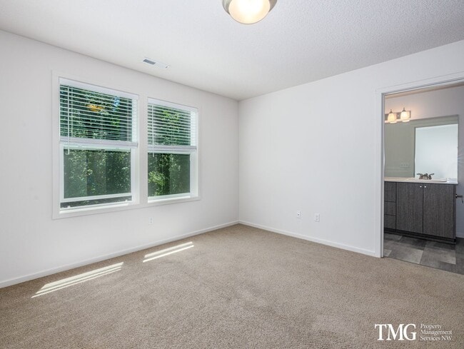 Building Photo - Centrally Located Townhome with Attached G...