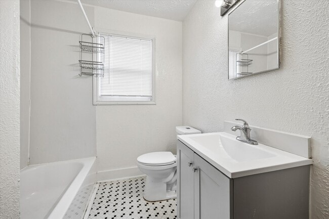 Building Photo - 2308 McClendon St