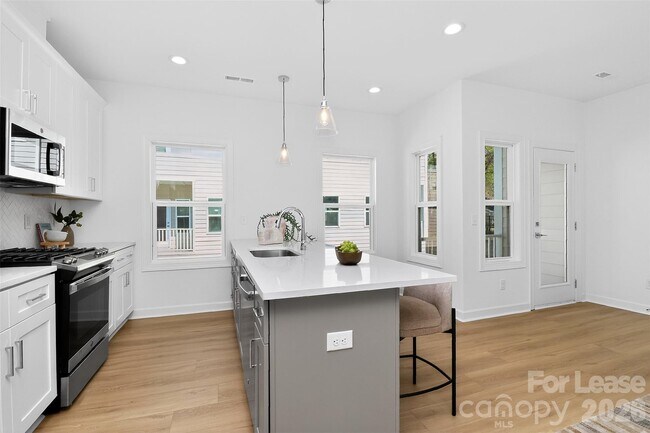 Building Photo - 3709 Lou Ann Ave