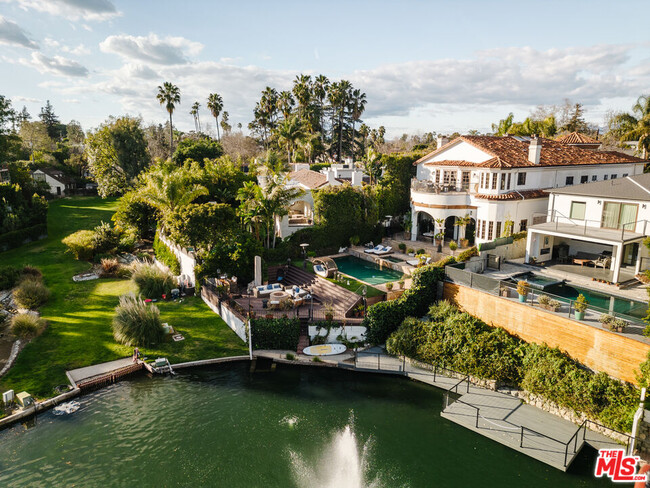 Building Photo - 10064 Toluca Lake Ave