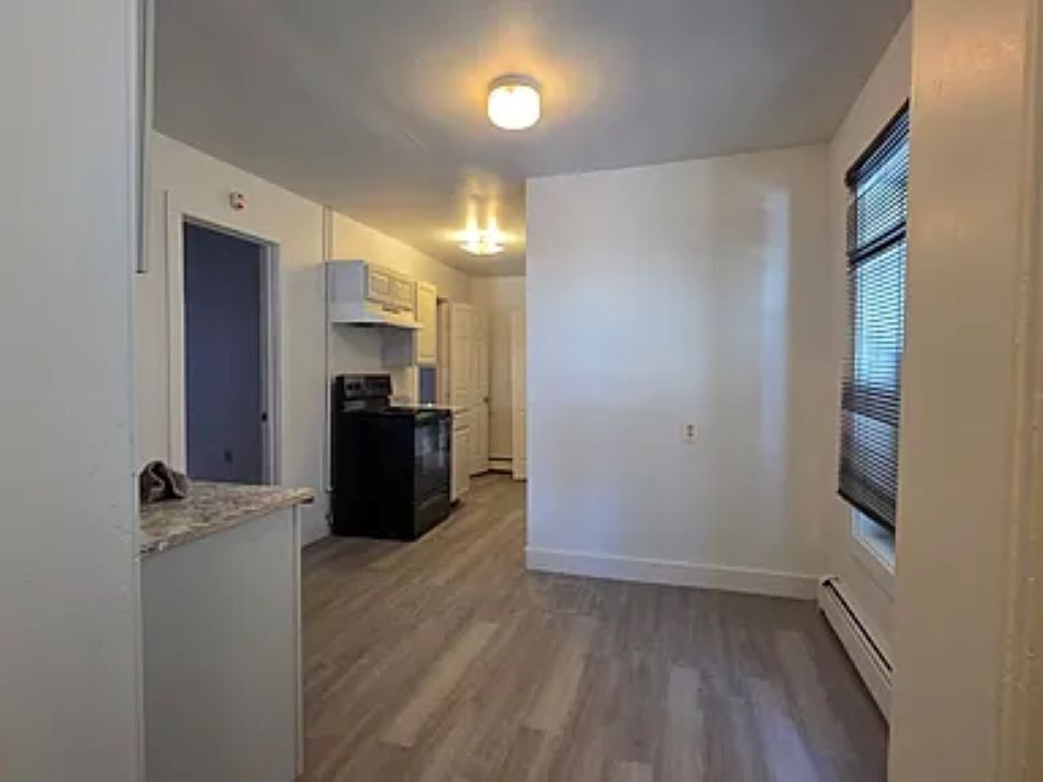 Building Photo - 171 Frank St