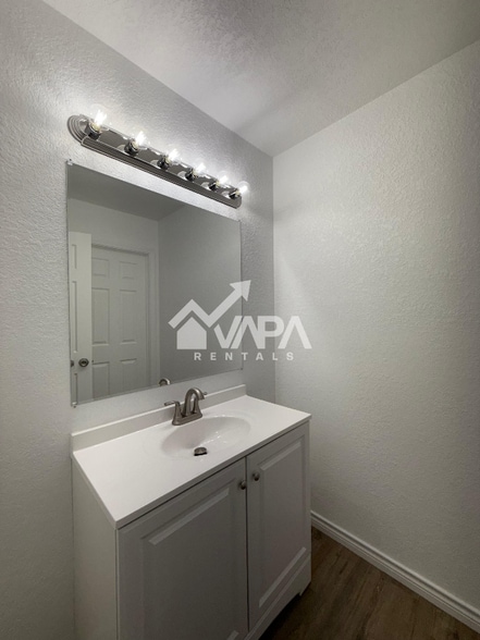 Building Photo - 7131 Rolling Hills Ln