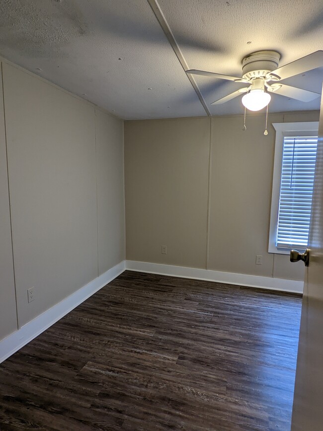 Building Photo - 415 Green Oak Rd