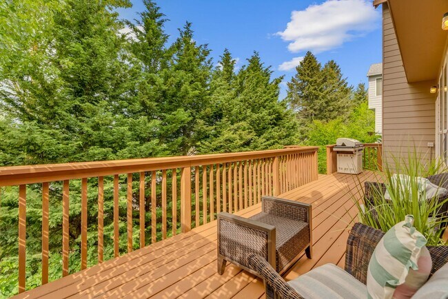Building Photo - Stunning, spacious 4-bdrm/4-bath in Tigard. Fireplace, massive decks, next to nature