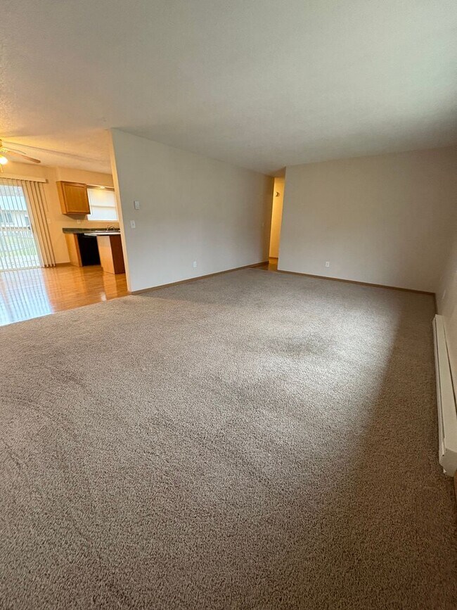 Building Photo - 801 Evergreen Dr