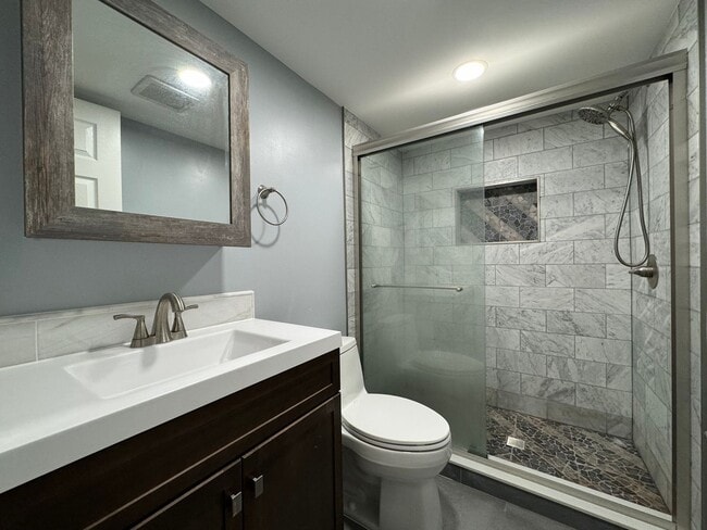Building Photo - Sought-After 4 Bed 3 Bath L-Shaped Rambler...