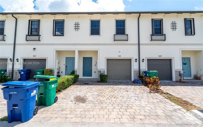 Building Photo - 1141 SW 6th Ct