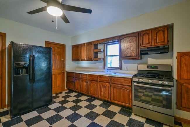 Building Photo - 29 N Shafer St