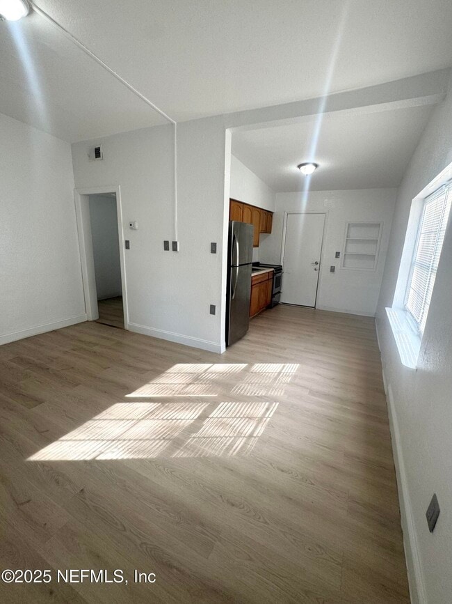 Building Photo - 2584 Wisteria St