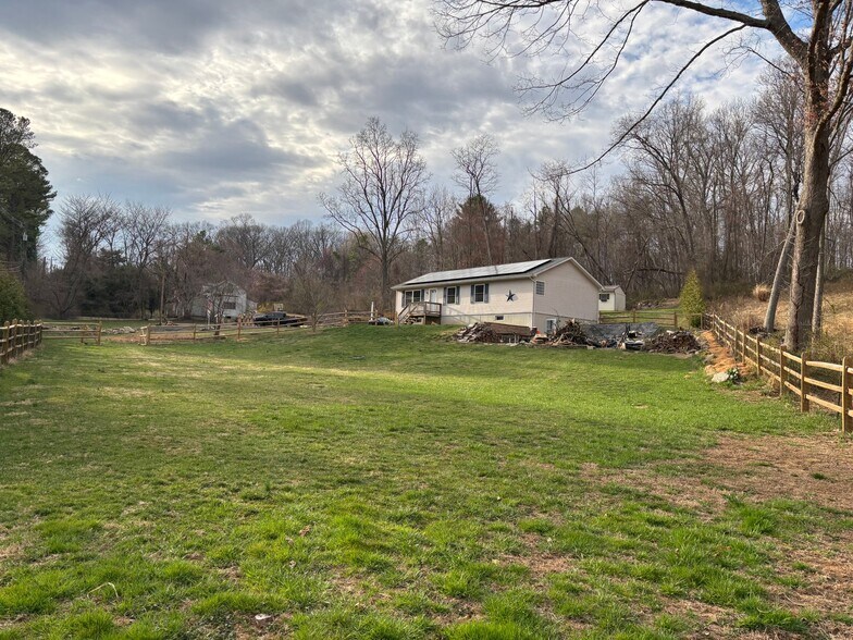 Building Photo - 2016 Harkins Rd