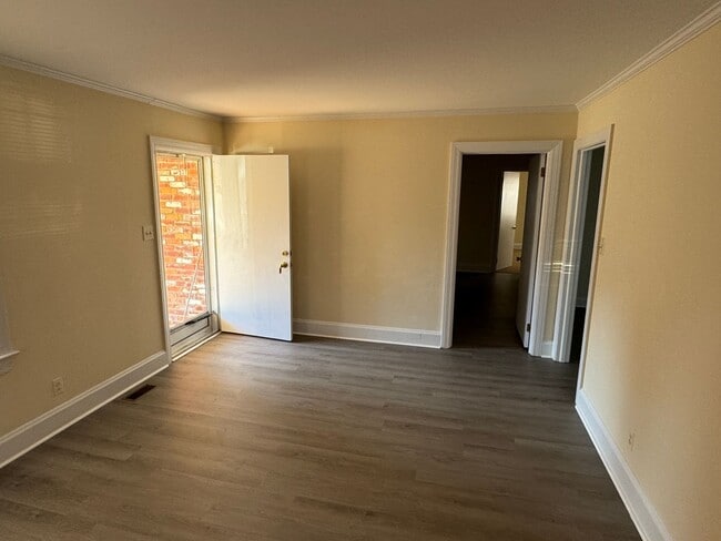Building Photo - 3 Bedroom Brick House