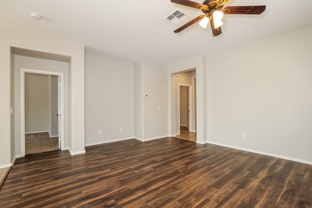 Building Photo - 15423 W Poinsettia Dr
