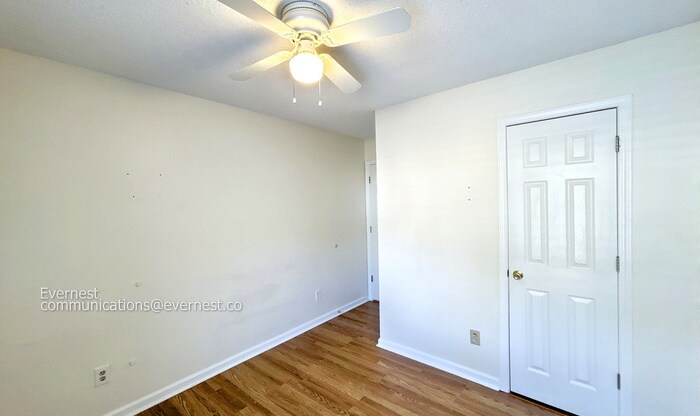 Building Photo - 9299 Grove Manor Dr