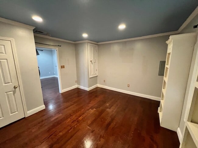 Building Photo - 604 Morgan Ave