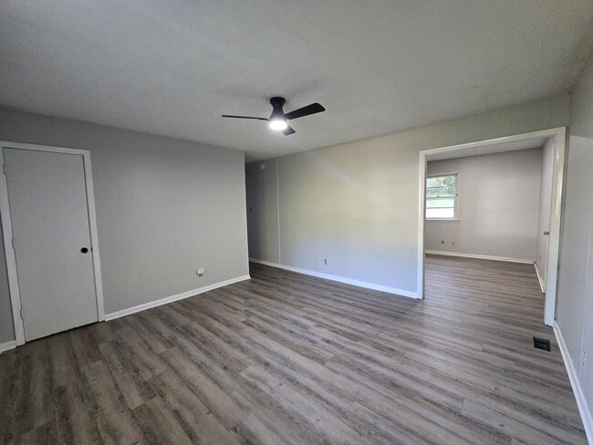 Building Photo - 745 Rustland Dr