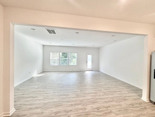 Building Photo - 4395 Mountain Ball Ln