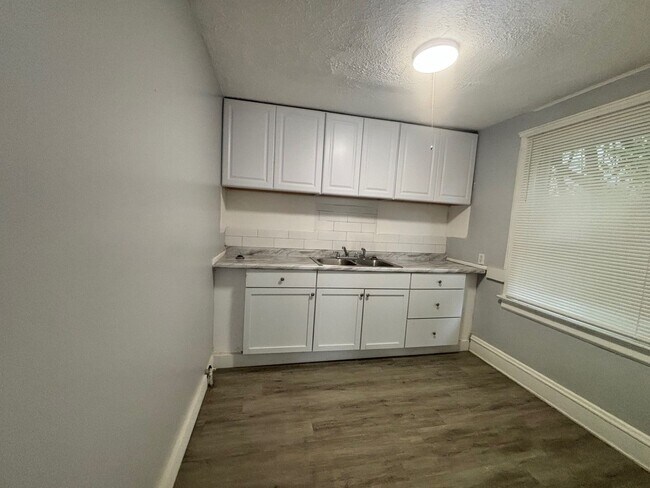 Building Photo - 2069 W 98th St