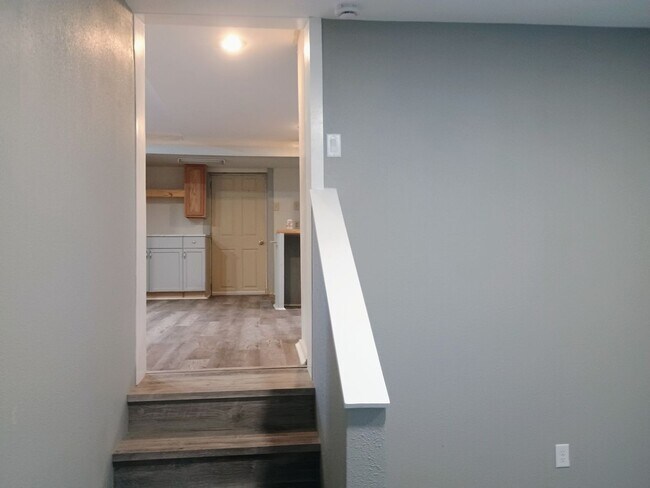 Building Photo - Updated 3 bedroom 2 bath Home for rent