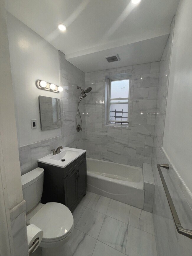 Building Photo - 309 E 91st St