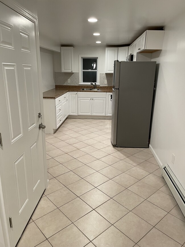 Primary Photo - 18 Sarah St