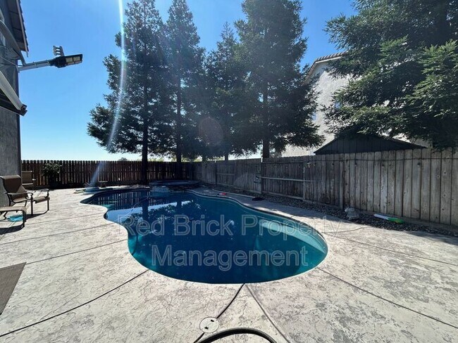 Building Photo - 1522 Fieldcrest Ct
