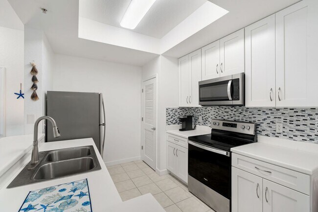 Building Photo - 9025 Colby Dr