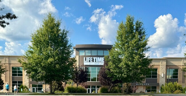 Building Photo - Beautiful 3BR/3.5BA Townhome in Rea Farms