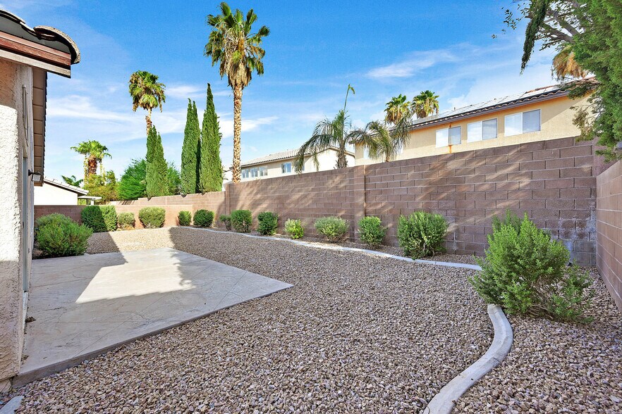 Building Photo - 2559 Misty Olive Ave