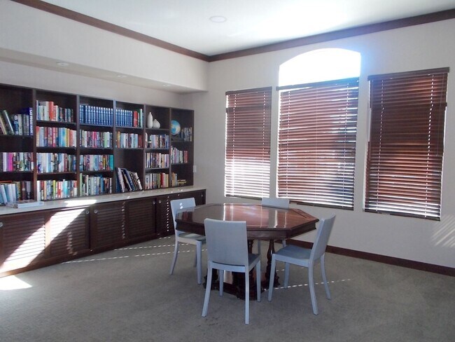 Building Photo - Beautiful 1-Bedroom Condo in Prime Bella V...