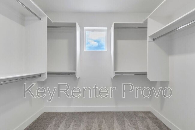 Building Photo - 1042 N 120 E St