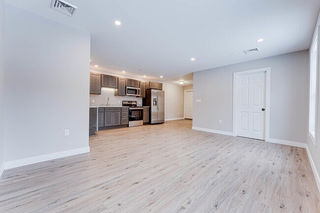 Building Photo - 3 Strafford Rd