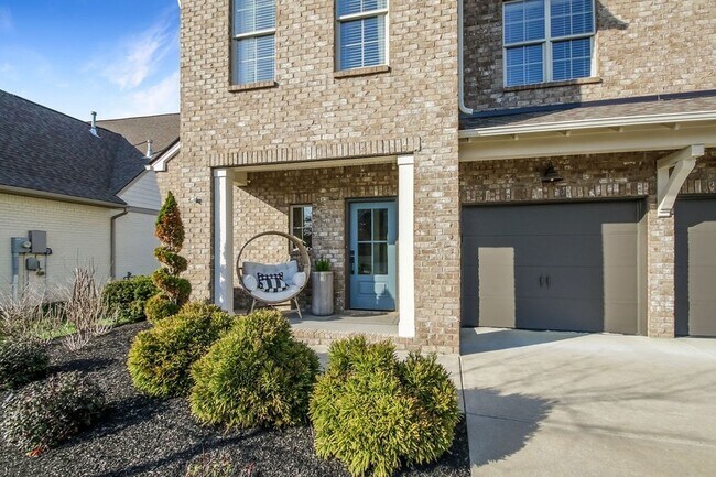 Building Photo - 647 Sire Ave