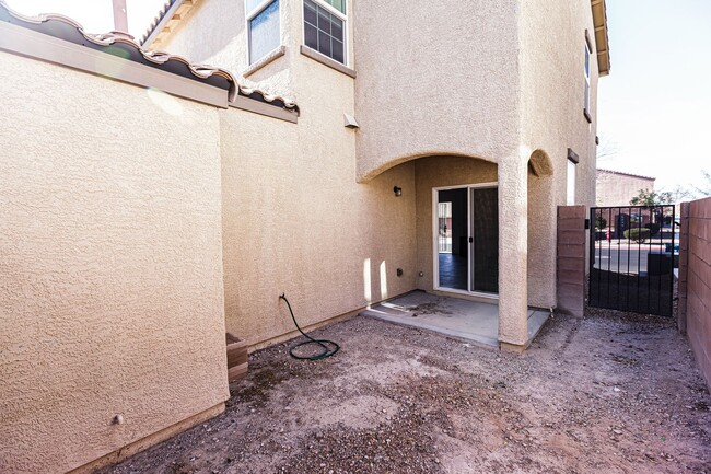 Building Photo - Beautiful two-story home