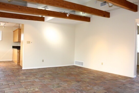 Building Photo - 5854 Mott St