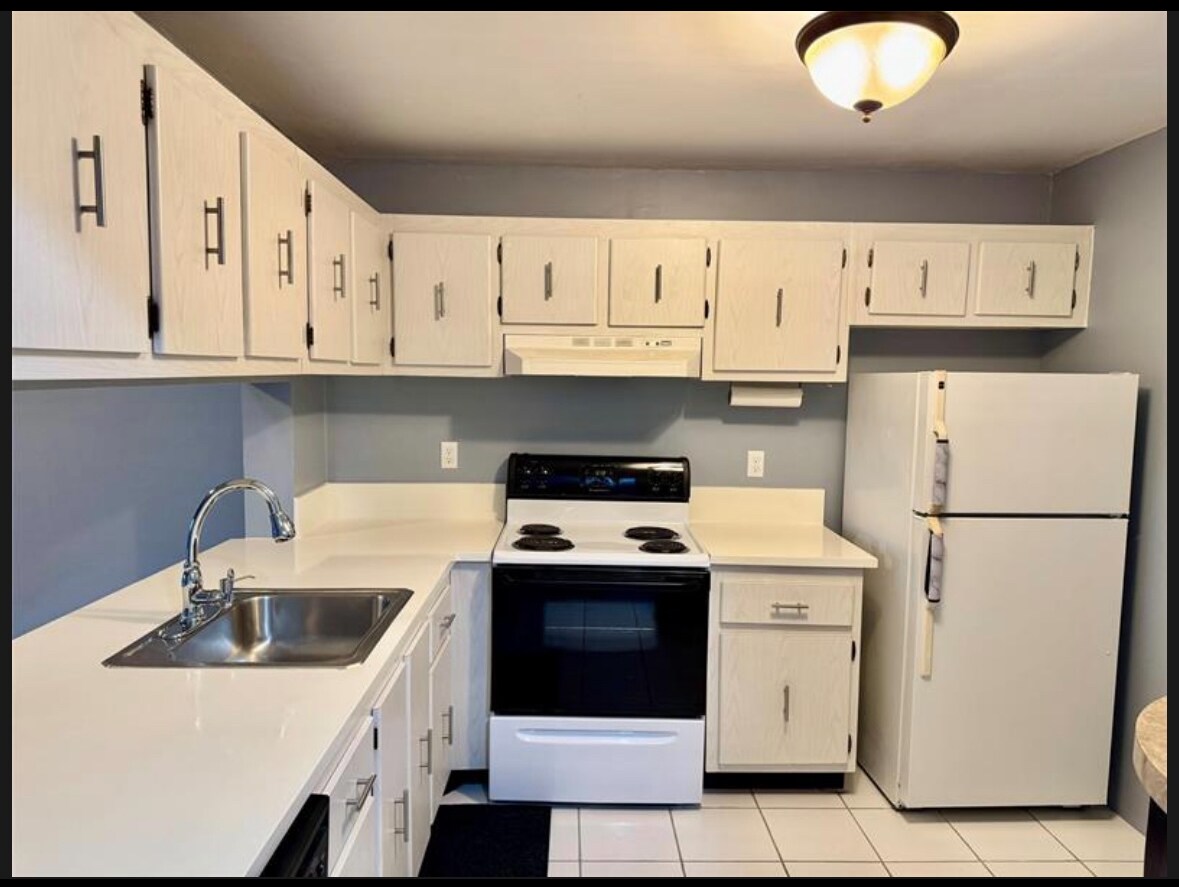 Building Photo - 7175 Orange Dr