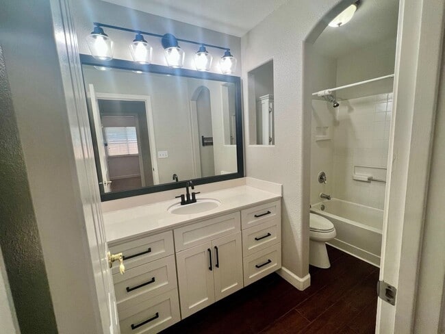 Building Photo - 649 Garden Park Dr