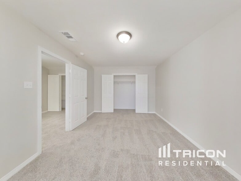 Building Photo - 21214 Peachvine Ln