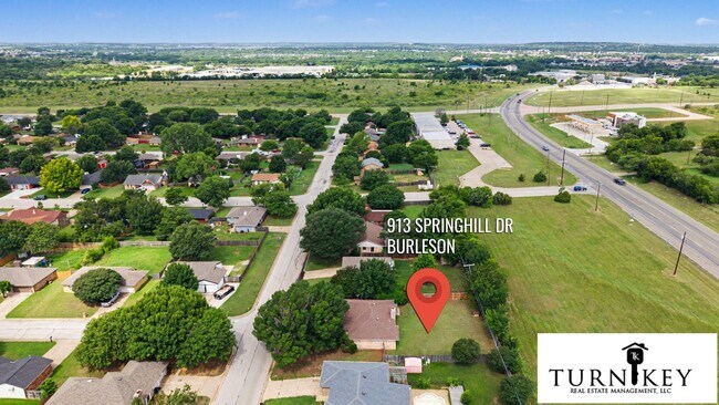 Building Photo - 913 Springhill Dr