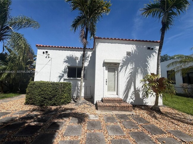 Building Photo - 5116 SW 57th Ave