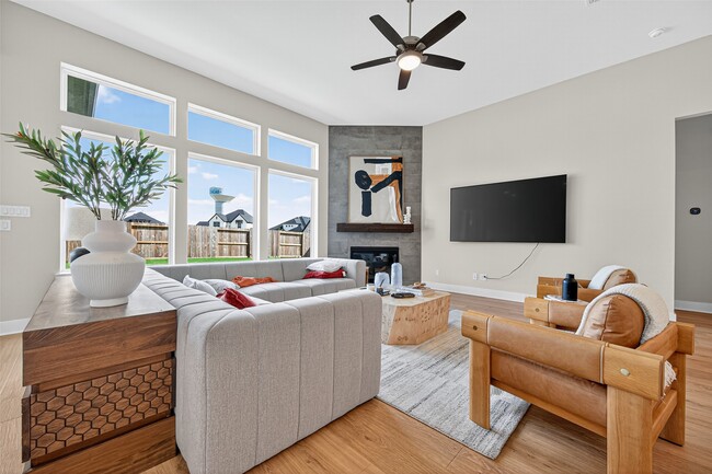 Building Photo - 7727 Pleasant Crst Dr