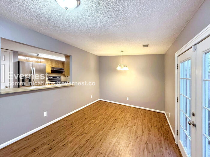 Building Photo - 2225 Cheshire Dr