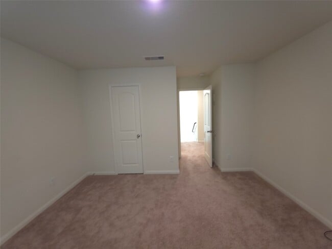 Building Photo - 305 Lone Mountain Dr