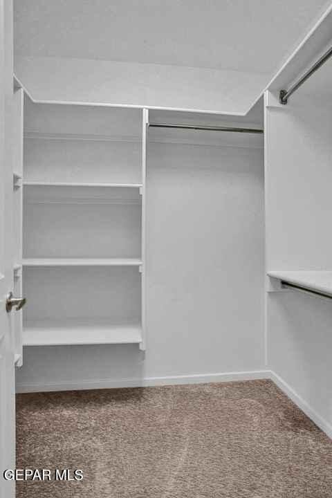 Building Photo - 4016 Camelot Heights Dr