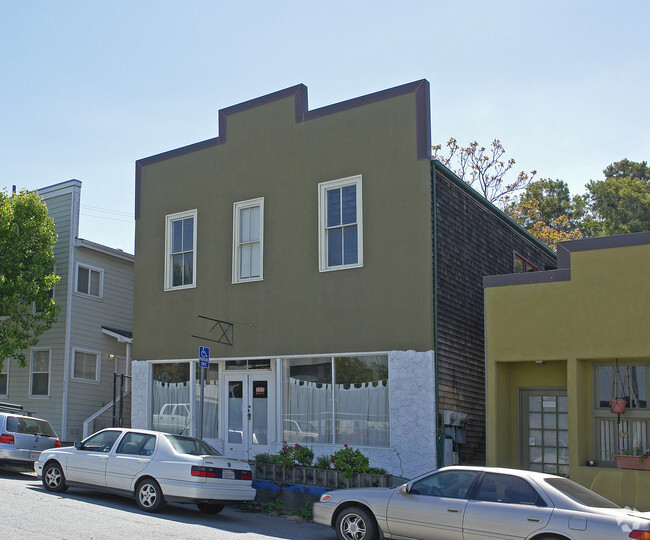 Primary Photo - 725 Loring Ave