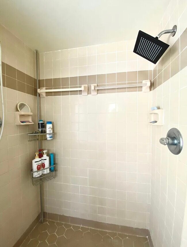 Building Photo - 6106 Everglades Dr