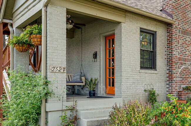 Building Photo - 2529 Ashwood Ave
