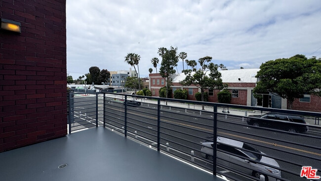 Building Photo - 1912 Broadway